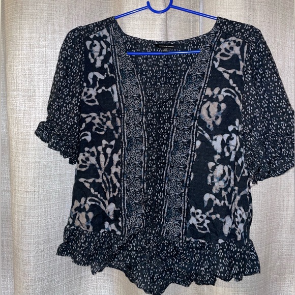 Lightweight, flowy, boho Women's Top - Picture 1 of 3
